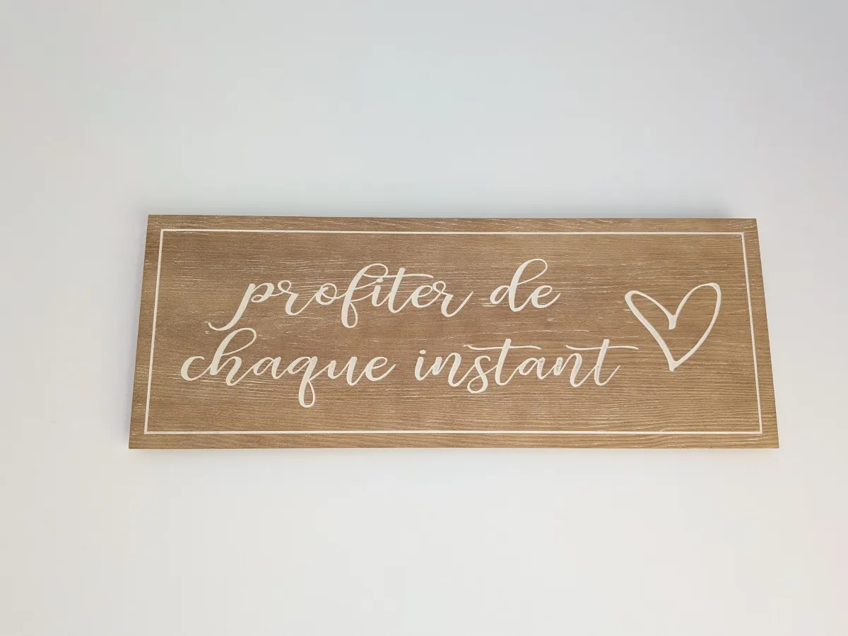 Un détail de décoration chaleureux du studio — L'Escale du Midi, Renneville